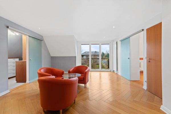 Zimmer mit Ankleide und Bad