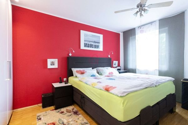 Schlafzimmer 1