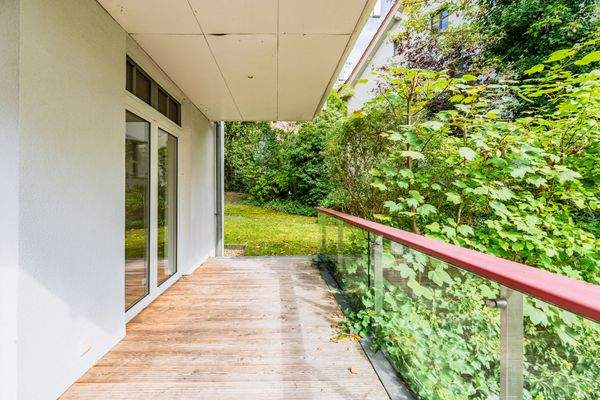 Balcony with access to the garden