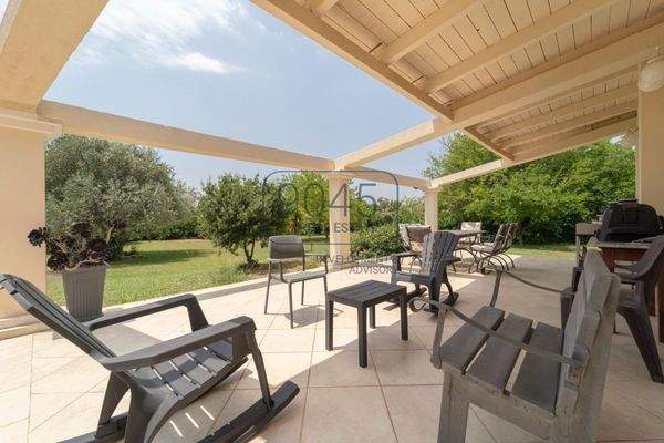 Prestige-Immobilie mit Gästehaus und weitläufigem Grundstück im Süden Sardiniens