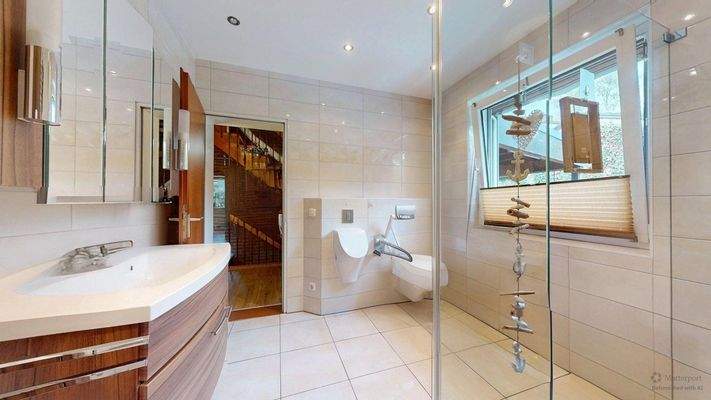 Badezimmer Erdgeschoss-defurnished