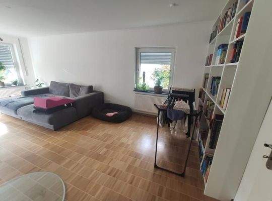 EG: Wohnzimmer mit Zugang zu Terrasse / Garten Bild 1