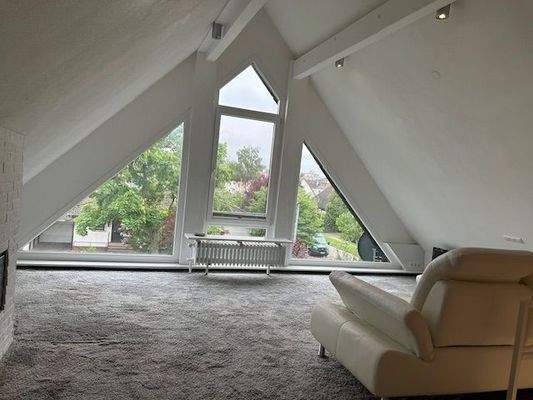 Studio: großes Studiozimmer m. offenemGiebel