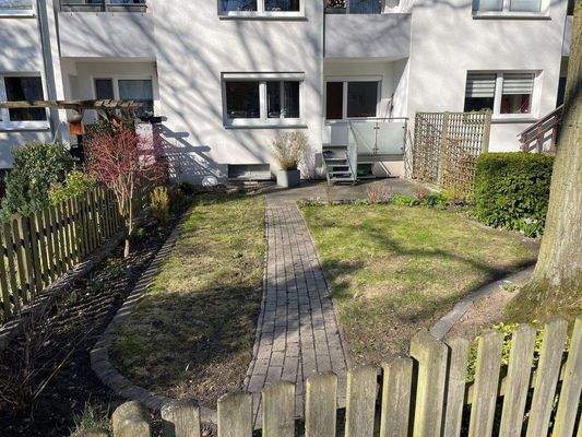 Rückseite der Wohnung mit Garten.JPG