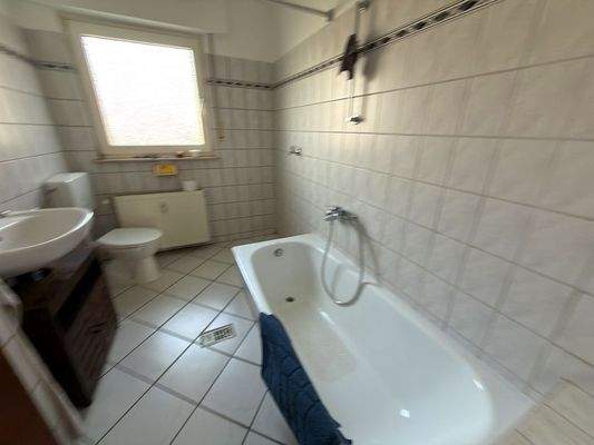 Bad mit Wannenbad EG-WHG