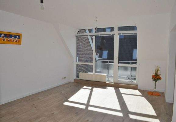 geräumiges Wohnzimmer