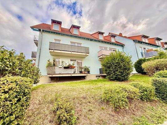 Mehrfamilienhaus mit Balkonen