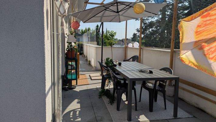 Sommer auf dem umlaufenden Balkon