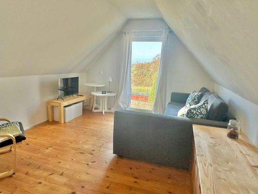 Schön geschnittenes zweites Schlafzimmer