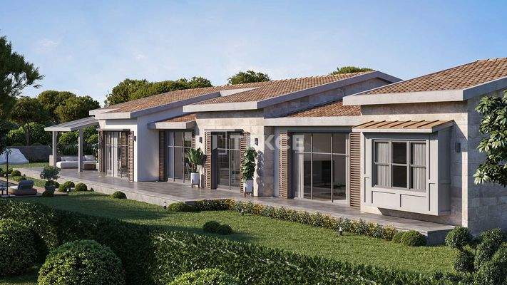 Detached Single-Floor Villas with Pool in İzmir