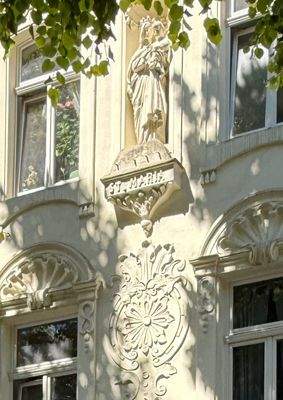 Stuck in der Fassade