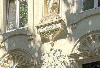 Stuck in der Fassade