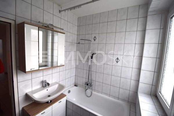 sauberes, modernes Bad