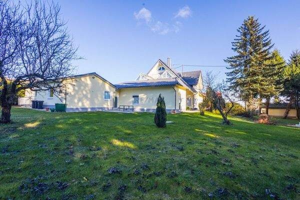 Garten und Außenansicht