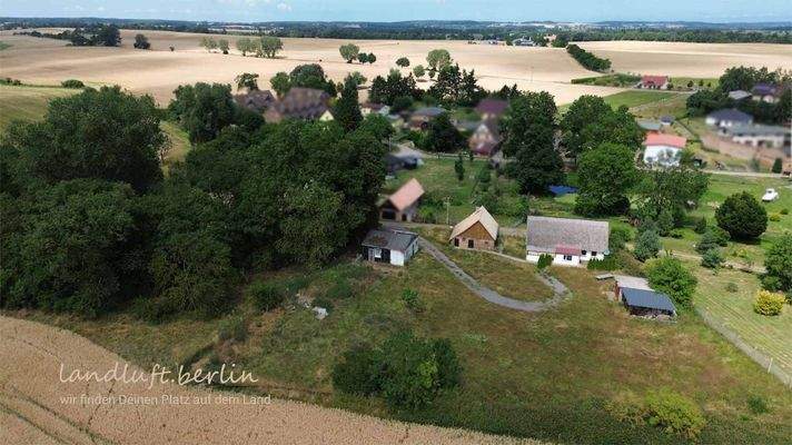 Landhaus mit Nebengelass in Bossin, Anblick aus Su