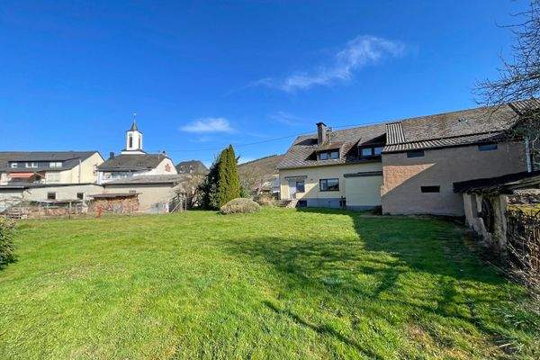 Ebenes Wiesengrundstück