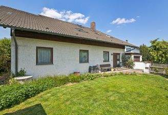 Garten mit Eingangstür