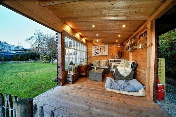 Gemütliche Gartenlaube