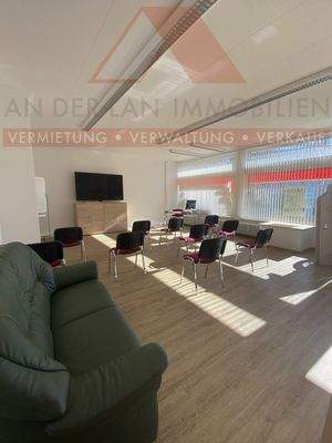 Vorraum mit Schaufenster