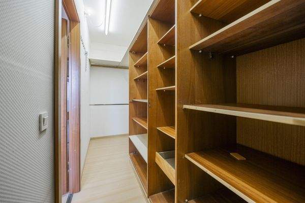 Begehbarer Kleiderschrank