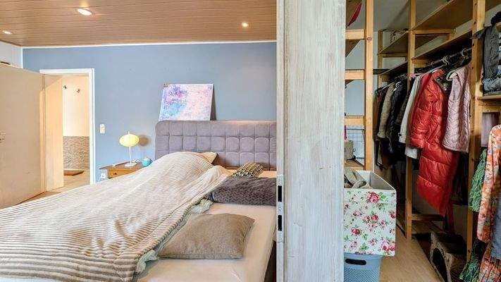 Schlafzimmer mit Ankleide