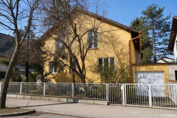 Straßenansicht des Hauses