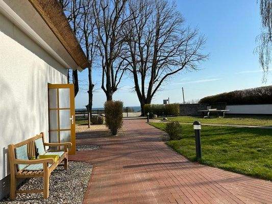 Blick vom Eingang zum Wasser