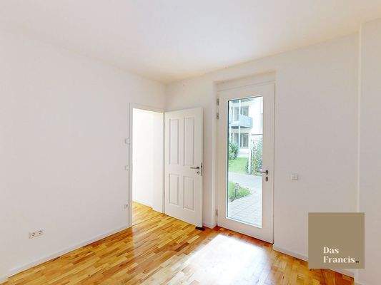 Küche mit separatem Wohnungseingang