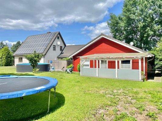 Bungalow und Haus mit Pool