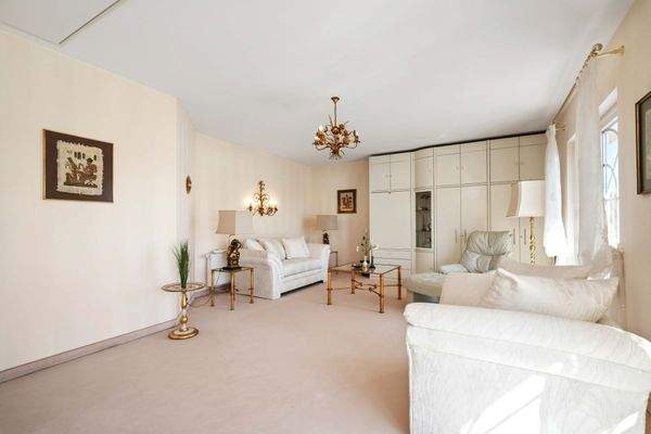 Helles Balkonzimmer – wo Natur und Weite aufeinandertreffen