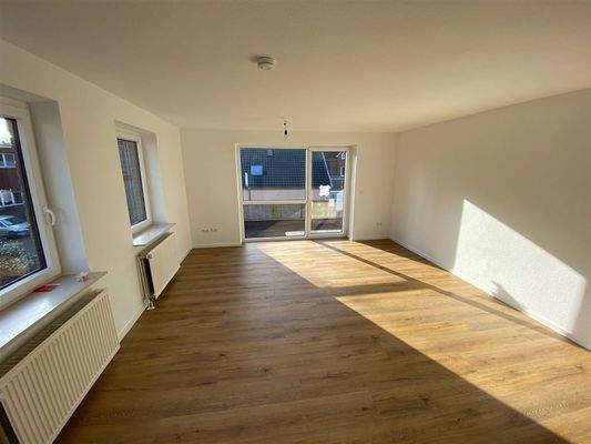 Wohnzimmer mit Blick zum Balkon