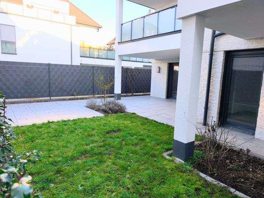 Ansicht Privatgarten mit Terrassen.jpg