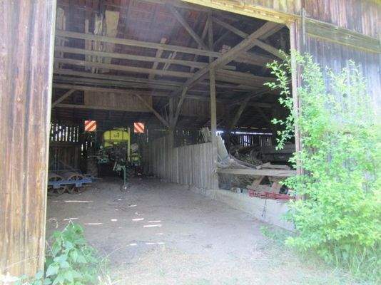 Scheune auf dem Grundstück