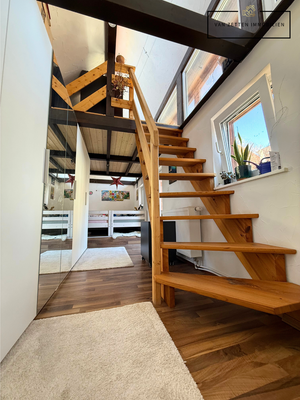 Zimmer mit Emporé.png