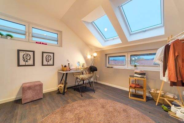 Helles Dachstudio mit Skylights