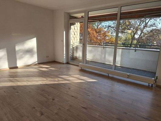 Helle Wohnung mit 2 Balkonen