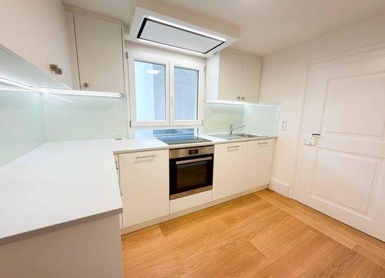 Hochwertige Einbauküche mit Umluftabzug