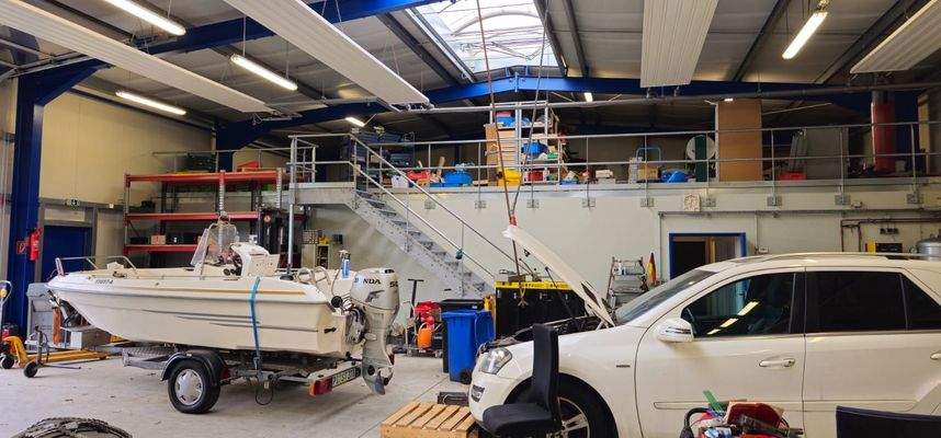 Blick aus der Halle auf die obere Ebene