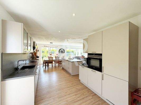 Küche mit Essbereich