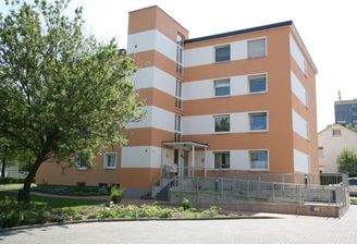 Hausansicht mit rollstuhlgerechtem Zugang