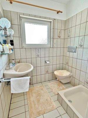 Hauptwohnung: Duschbad Kinderzimmer/Büro