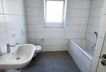 Tageslichtbad mit Wanne und Dusche