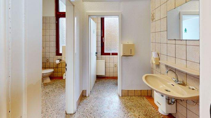 Gewerbe im 1.OG / Kunden-WCs-WC