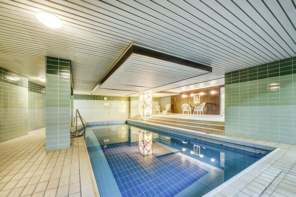 Schwimmbecken