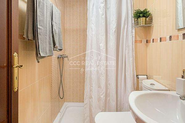 Badezimmer mit Dusche