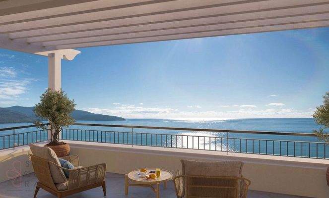 FD28B958-5115-4DB4-BB6C-8C2CC4100FA9