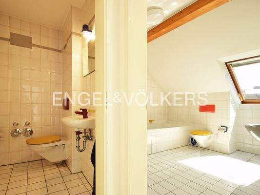 Bad und Gäste-WC nebeneinander