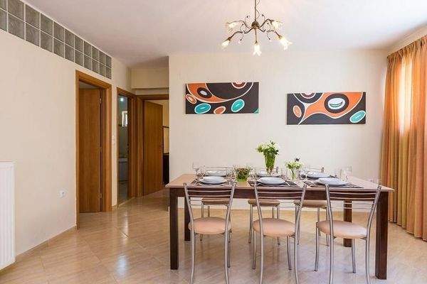 Kreta, Panormos: Haus mit 2 Wohnungen in einer Wohnanlage zu verkaufen