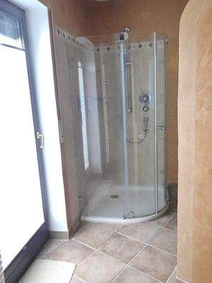 Dusche im Tageslichtbad OG