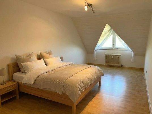 Schlafzimmer 2 mit KI-Einrichtungsbeispiel 